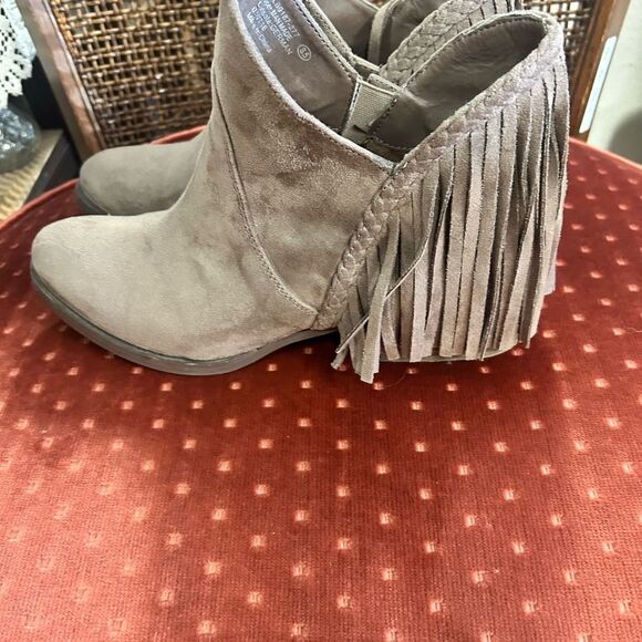 Not Rated ladies 8.5 tan Braxton fringe boots - Picture 3 of 7